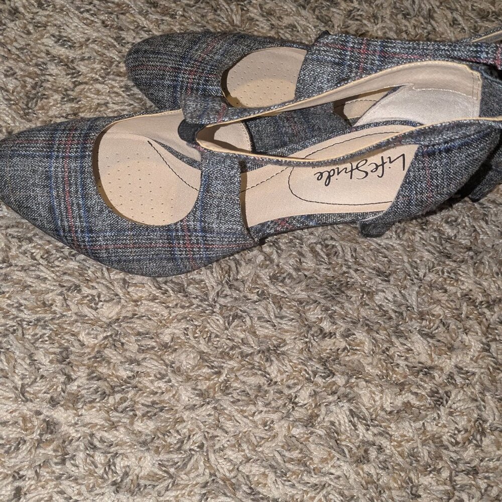 Lifestride low heel shoe . Size 10wide